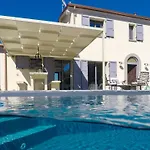 Villa Mia 6, Emma Mercato Saraceno